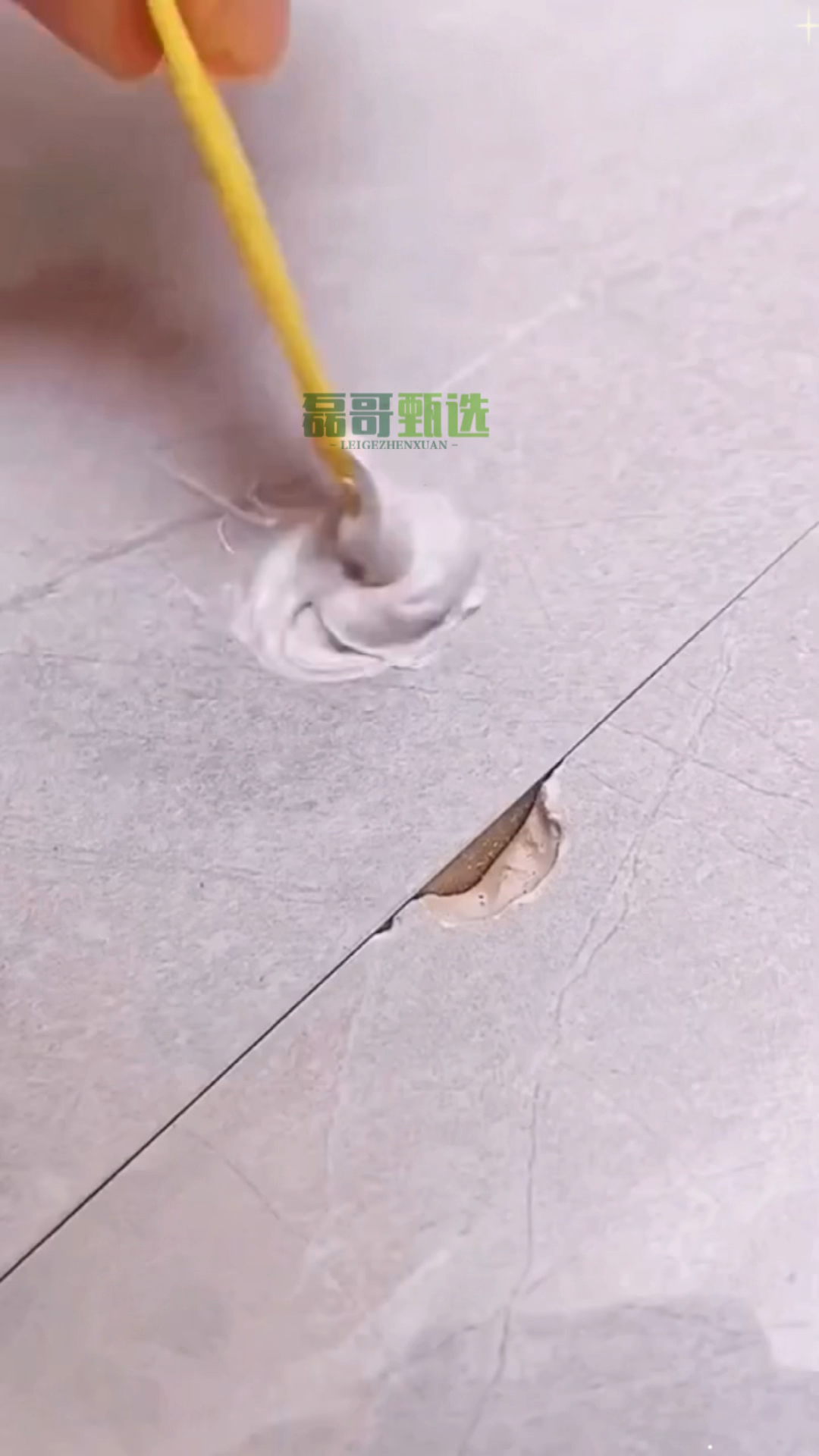 瓷砖烂了怎么办妙招图片(瓷砖烂了一小块怎么修补漂亮)